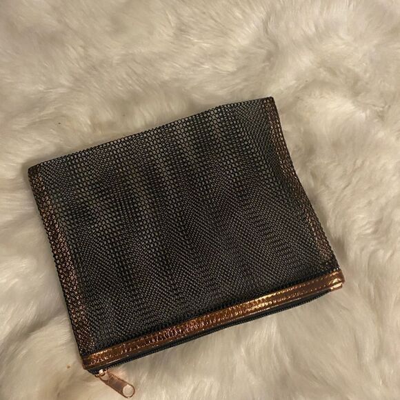 Soft mesh cosmetic case BNWOT #10 - Picture 3 of 3